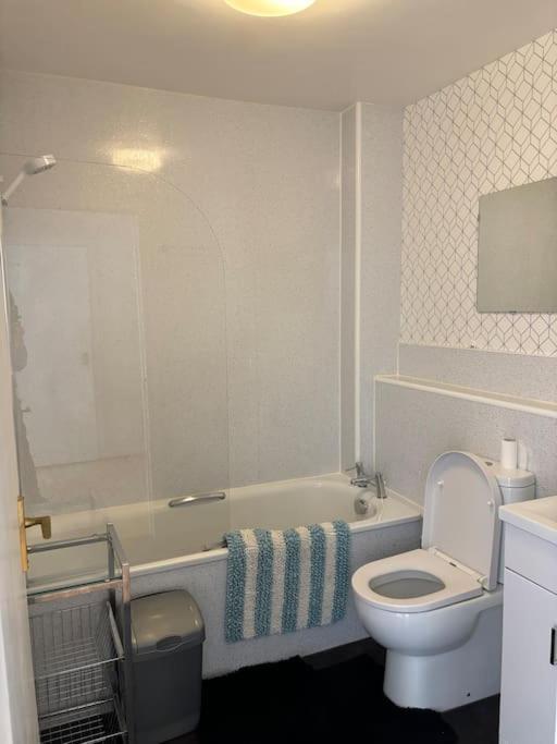 Quiet Central Apartment For Upto 4 People エディンバラ エクステリア 写真